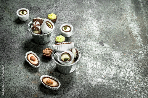 Fototapeta Naklejka Na Ścianę i Meble -  Chocolate candies in a bowls.