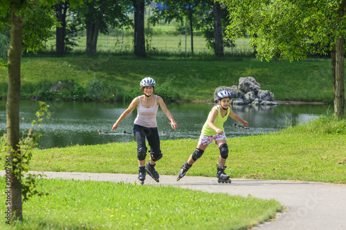 Obraz na płótnie Inline-Skating im Stadtpark