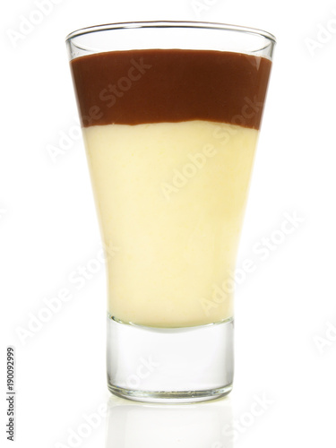 Vanillepudding mit Schokoladenpudding