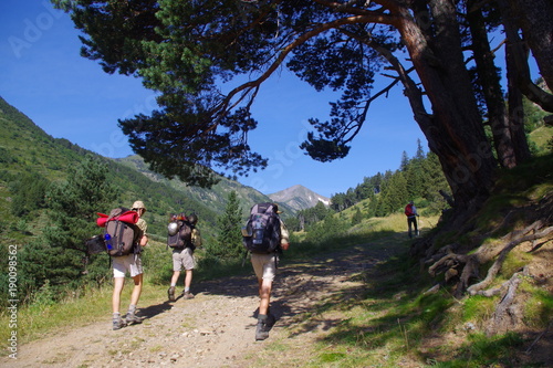 Fotografie Randonneurs dans les Pyrénées Orientales vallée du Galbe