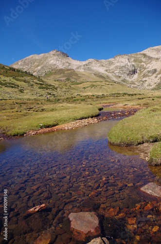 Paysage de montagne Grave dans les Pyrénées Orientales et rivière Têt aux Bouillouses