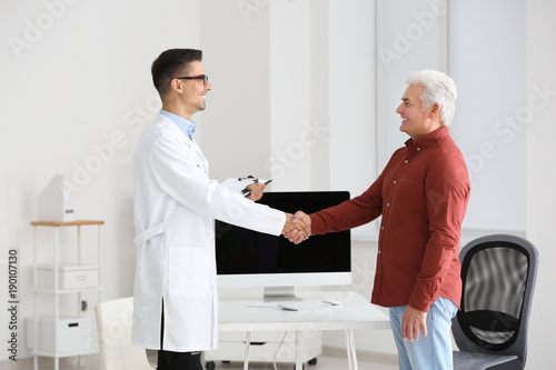 Male doctor consulting pati...
