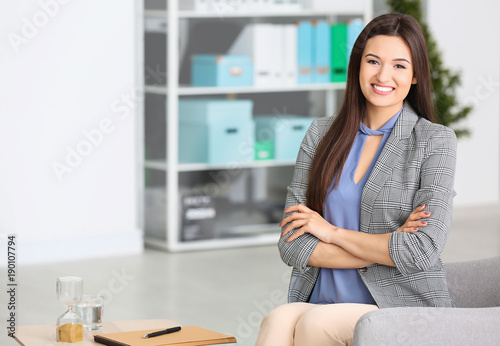 Young female psychologist a...