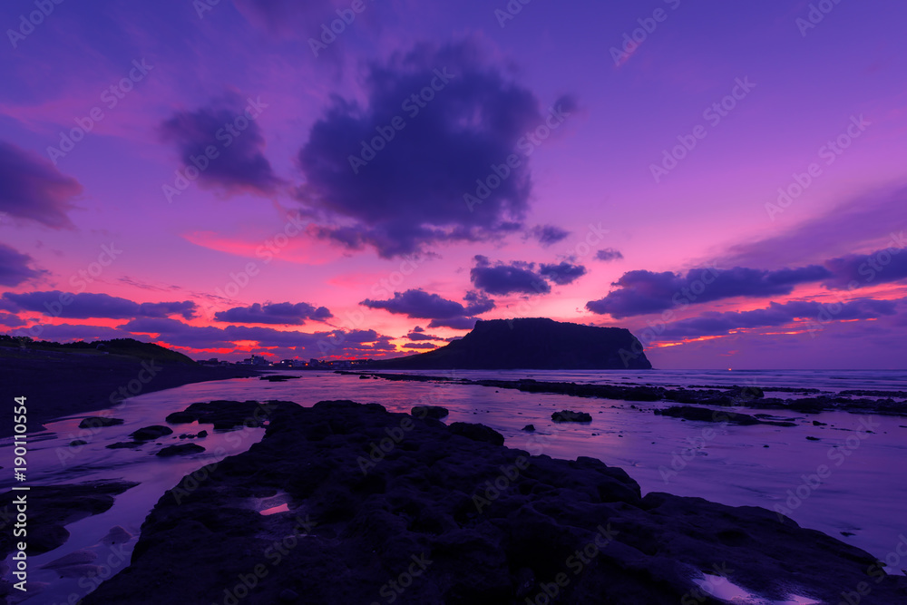 Fototapeta premium Dawn at Ilchulbong Jeju city,South Korea.