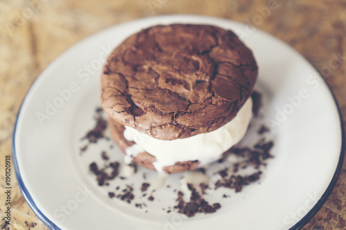 Chocolate Cookies and Ice C...