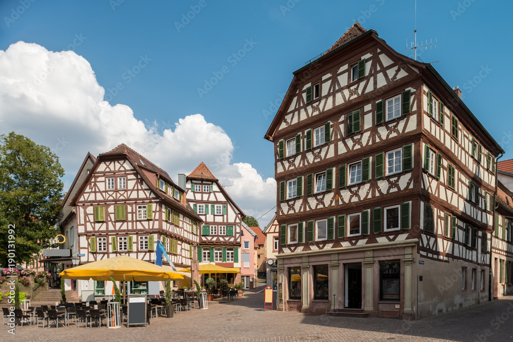 Fototapeta premium Fachwerkhäuser am Marktplatz in Mosbach
