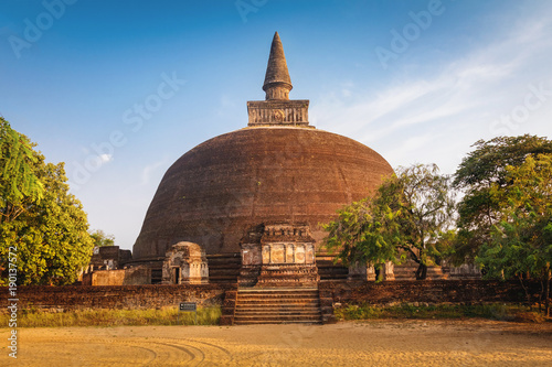 Obraz na płótnie Temple in Unesco ancient city of Polonnaruwa, Sri Lanka w salonie