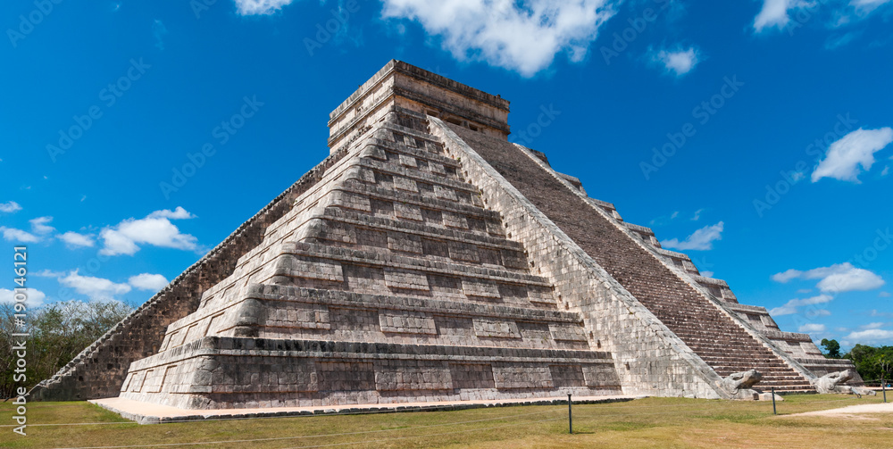 Pyramide in Yucatan - Chichén Itzá in Mexiko