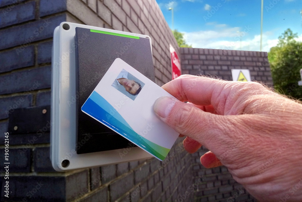 Stockfoto Green light on an electronic card reader, showing a man being