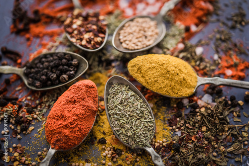 Intensive condiments on old spoons