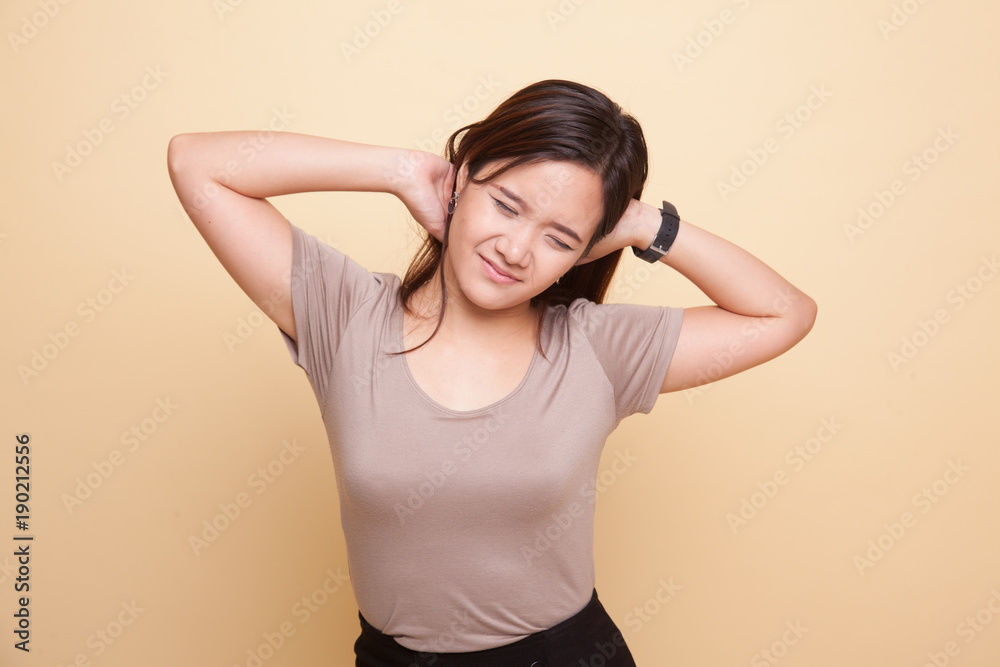 Sleepy young Asian woman yawn.