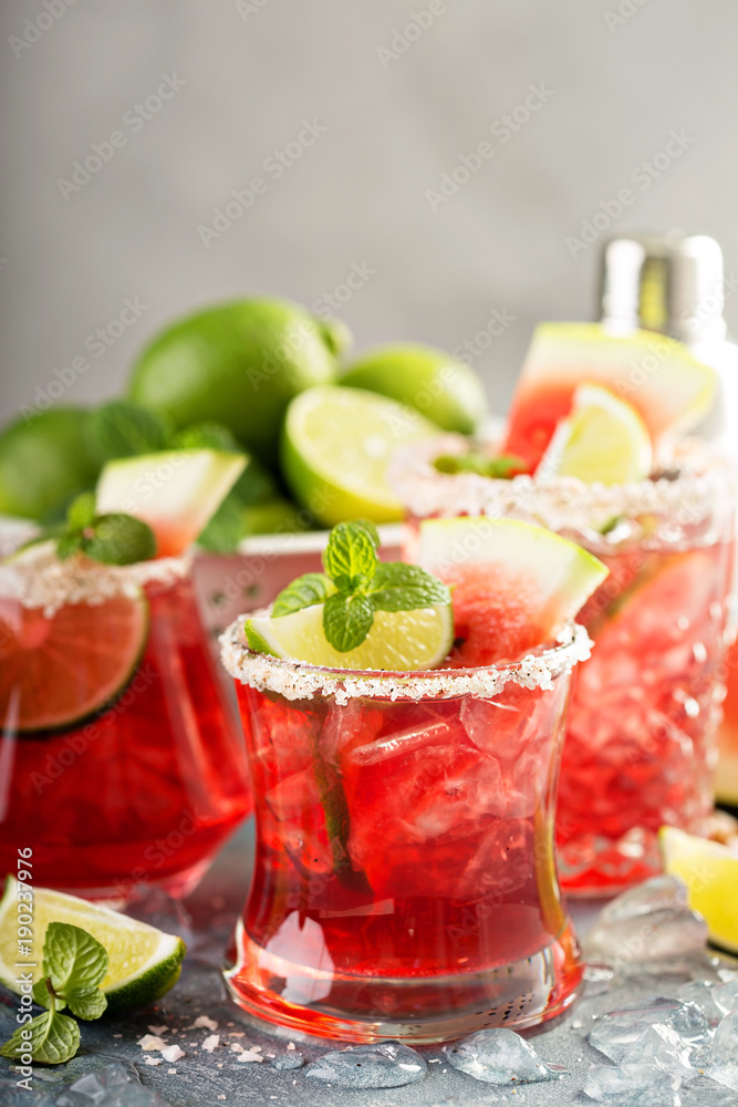 Watermelon margarita with limes