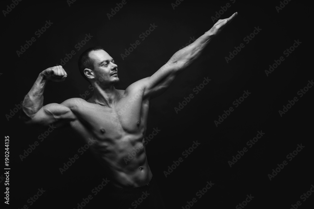 Obraz premium Strong athletic man showes naked muscular body