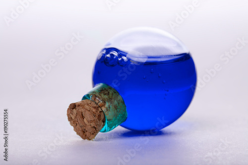 Cuadro en lienzo blue liquid in old style vial