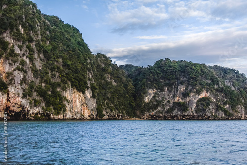 Islands of Phang Nga Bay in Thailand © lucasinacio.com