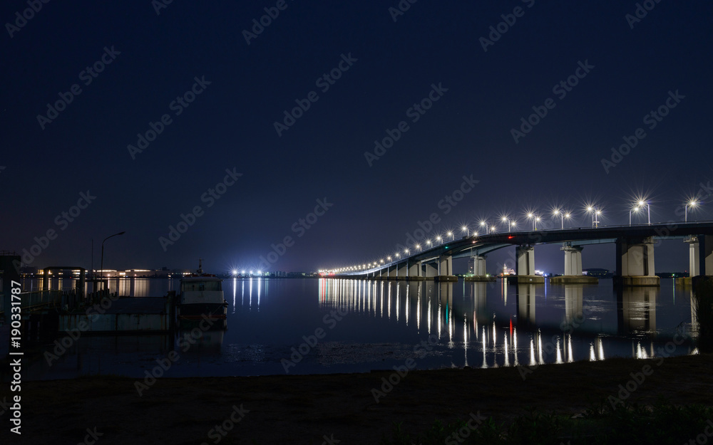 Naklejka premium 琵琶湖大橋の夜景
