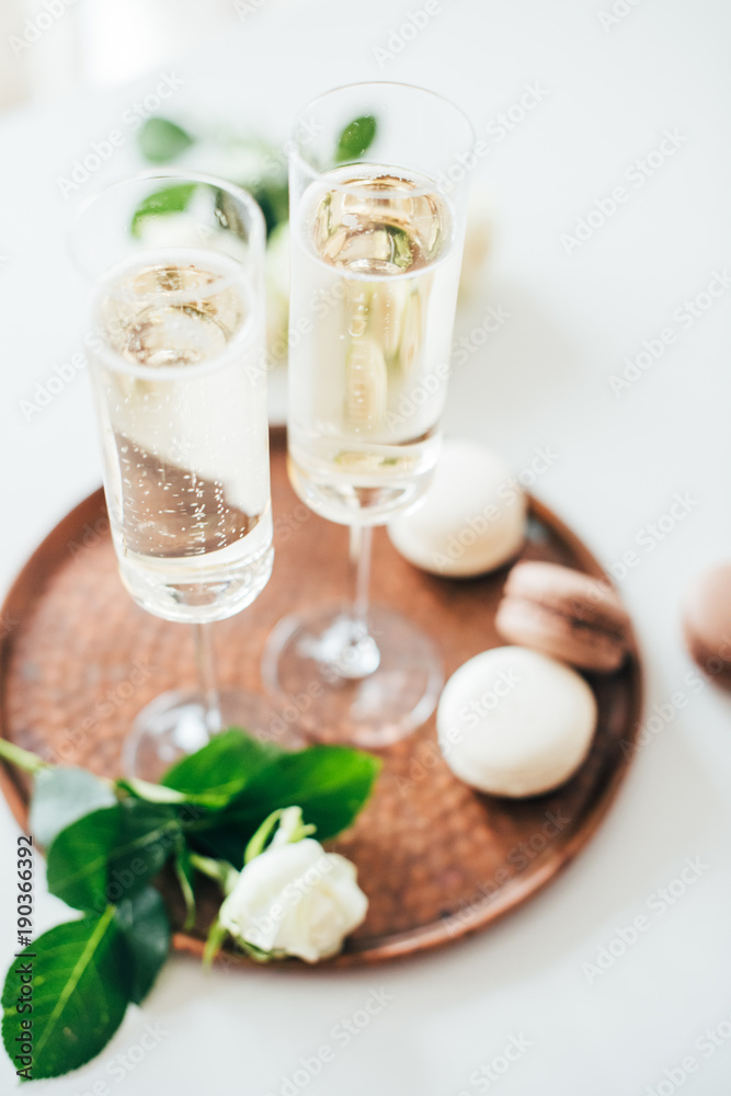 Luxurious champagne wedding party with white roses and macaron d Luxurious champagne wedding party with white roses and macaron d
