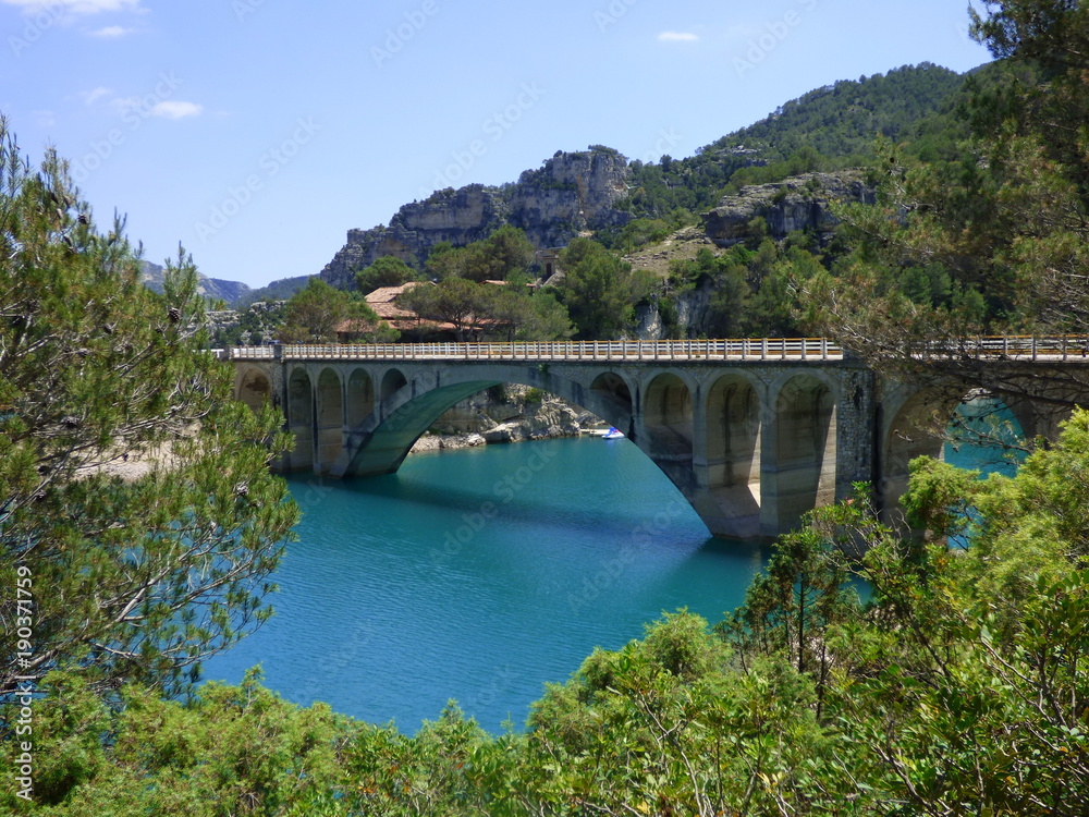 El embalse de Ulldecona,situado la Puebla de Benifasar (Castellón,España) en las montañas de la Tenencia de Benifasar y los Puertos de Tortosa-Beceite El embalse de Ulldecona,situado la Puebla de Benifasar (Castellón,España) en las montañas de la Tenencia de Benifasar y los Puertos de Tortosa-Beceite