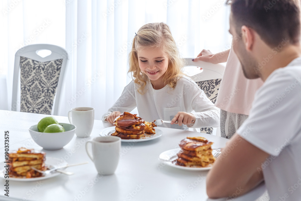 daughter having breakfast with her parents