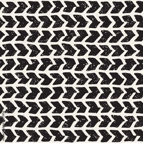 Hand drawn style seamless pattern. Abstract geometric tiling background in black and white. Vector doodle line lattice