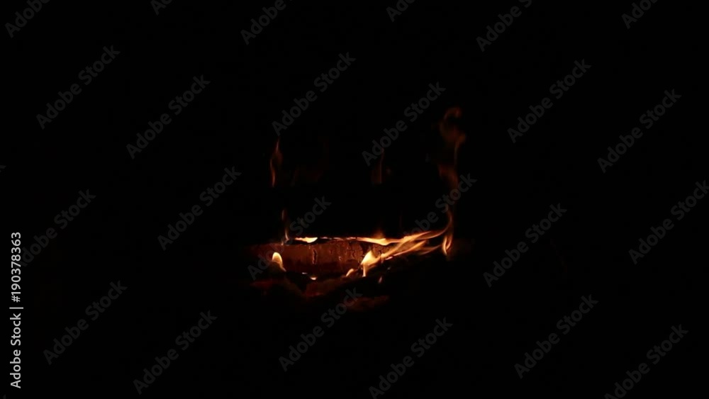 feu de cheminée contraste.