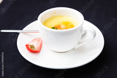 Creme brulee with strawberry