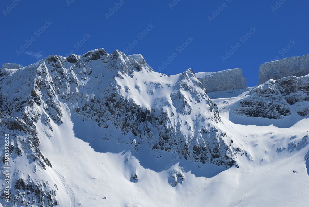 Brèche de Roland à Gavarnie sous la neige et Randonnée dans les Pyrénées en hiver