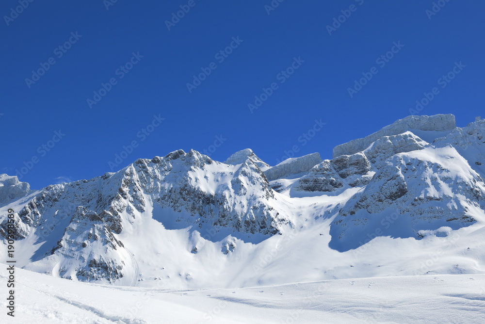 Brèche de Roland et Randonnée dans les Pyrénées en hiver à Gavarnie