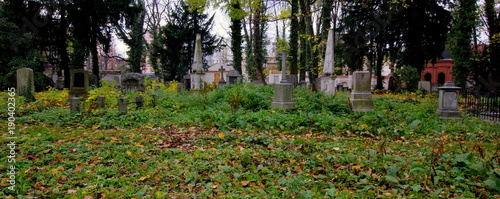 Stary, przy-parafialny cmentarz