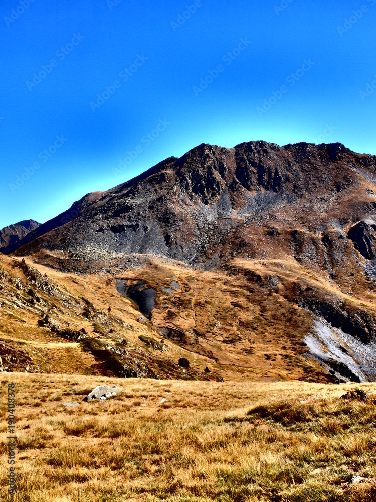 Paysage de montagne dans les Pyrénées Cerdagne Puymorens Pyrénées Orientales