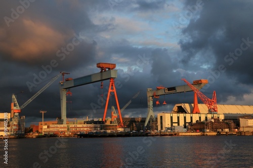 Wahrzeichen von Kiel, Kran, Kräne, Schiffbau, Werft, Schiffswerft, Dock 