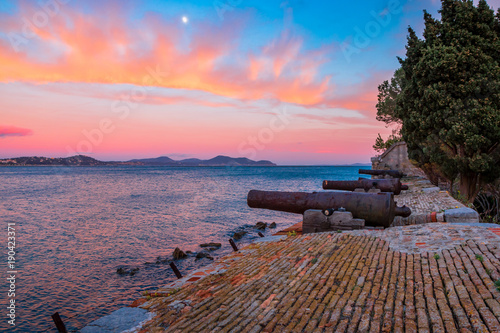 Coucher de soleil sur la rade de Toulon depuis le Fort Balaguier à La Seyne-sur-Mer photo