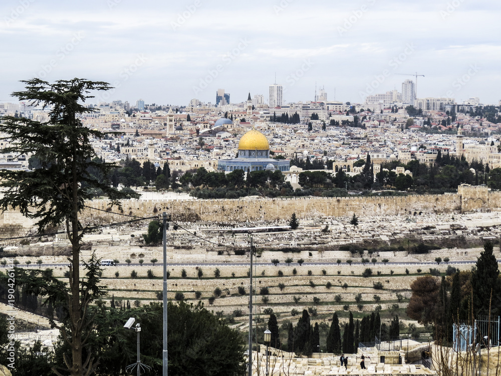 Obraz premium Jerusalem, Israel - view of The Old City of Jerusalem from the Mount of Olives