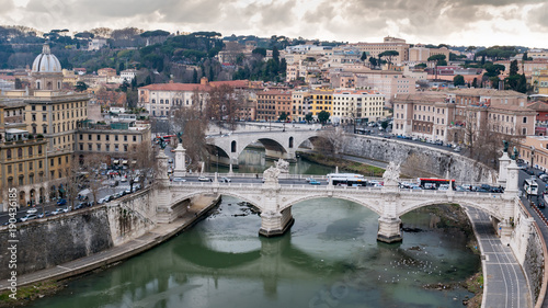 Puentes sobre el rio Tiber photo