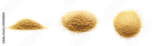 Fotografie uncoocked couscous isolated