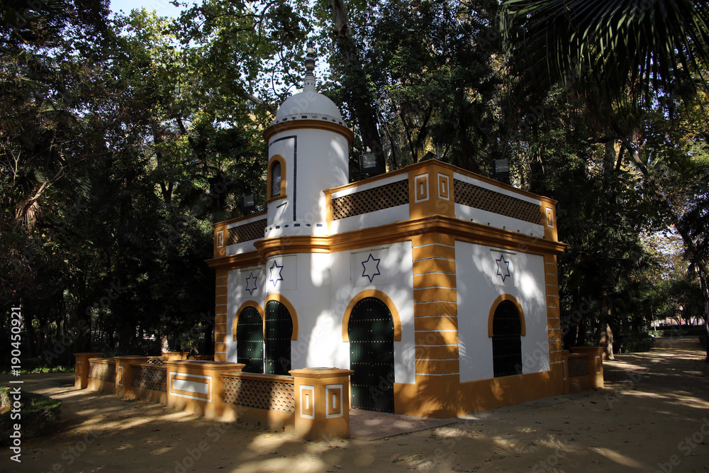 Obraz premium kleiner Pavillon in maurischem Baustil im Maria Luisa Park