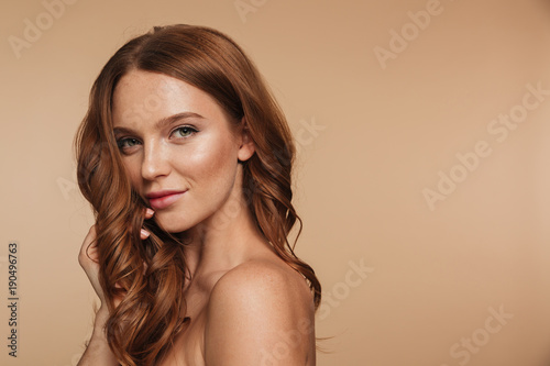 Canvastavla Beauty portrait of smiling ginger woman with long hair posing