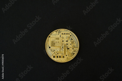 Obraz na płótnie Gold Bitcoins isolated on black background w salonie