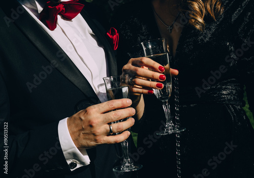 party champagne style black clothes red accessories