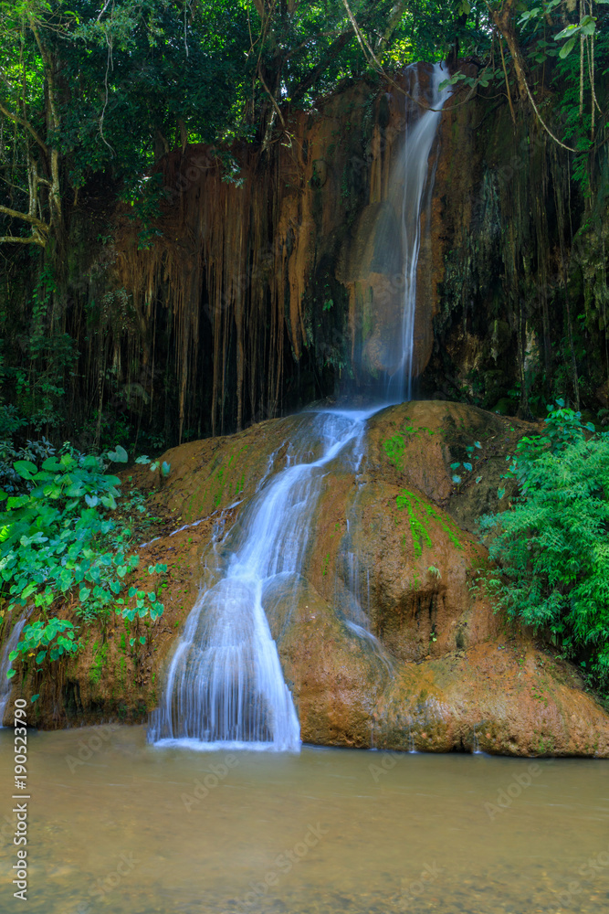 Obraz premium Phu-Sang waterfall, Beautiful waterfall in nationalpark of Phayao province, ThaiLand.