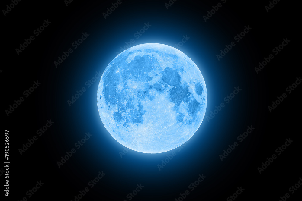 Naklejka premium Niebieski super księżyc świecące z niebieskim halo na białym tle na czarnym tle