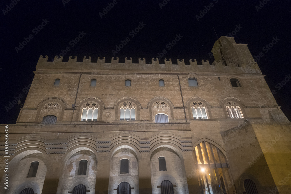 Orvieto (Umbria, Italy), Palazzo del Popolo by night