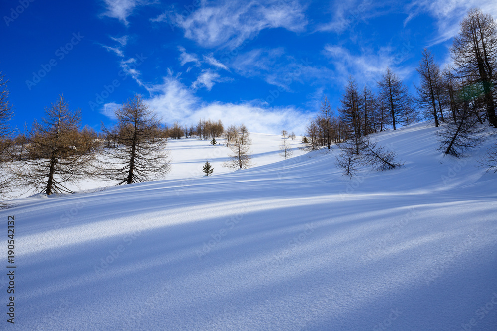 panorama invernale, salendo verso il pizzo Foisc, nelle alpi Lepontine (Svizzera)