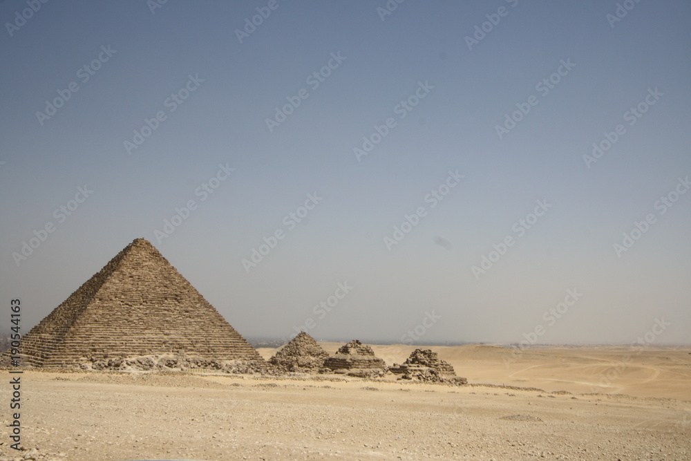 kleine Pyramiden in Gizeh