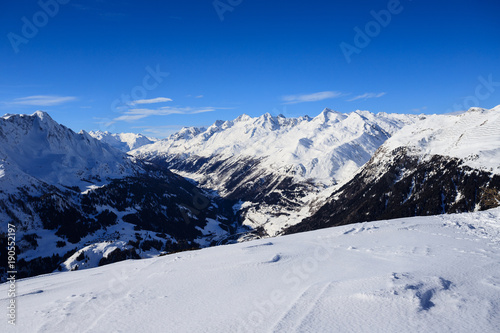 panorama invernale  salendo verso il pizzo Foisc  nelle alpi Lepontine  Svizzera 
