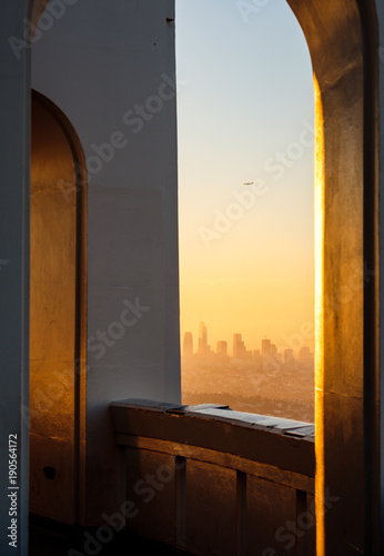 Fotografia, Obraz Architectural detail and Los Angeles skyline viewed from Griffith observatory