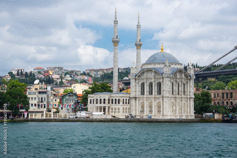 Naklejka premium Ortakoy Mosque in Istanbul