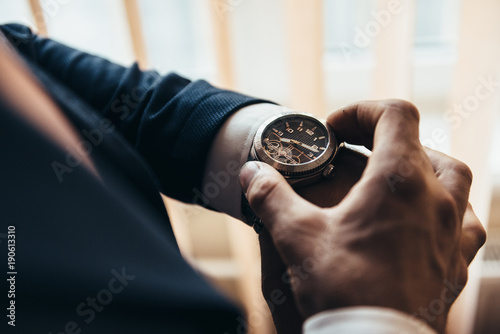 Obraz na płótnie stylish mechanical watch on the hand of a man who watches time