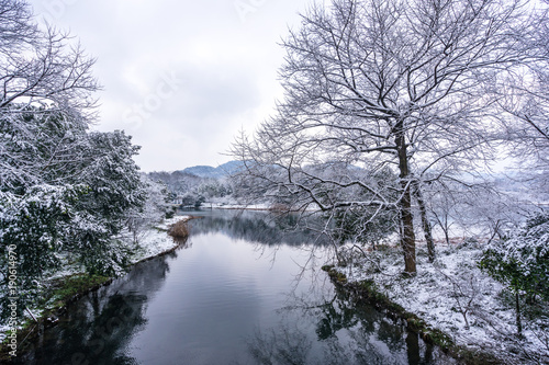 west lake with snow in hangzhou