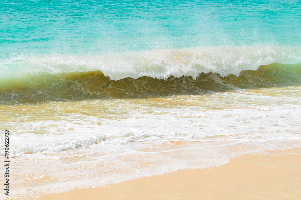 Exotic waves in Cape Verde